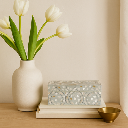 Mother of Pearl Inlay Mid-Size Box : Heart : Grey