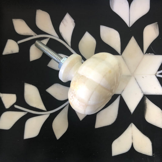 Bone Dresser Knob : Floral : Natural