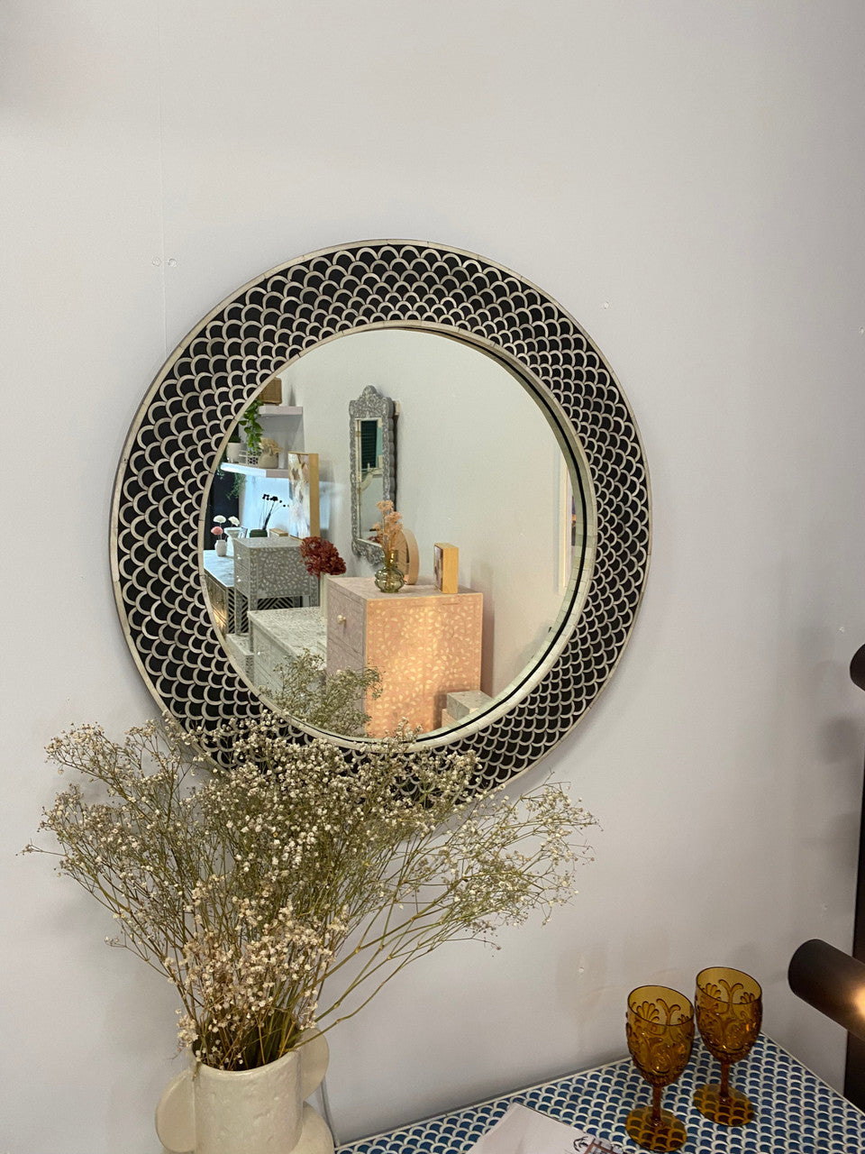 Bone Inlay Round Mirror : Scallop : Black Bone Inlay Round Mirror : Scallop : Black