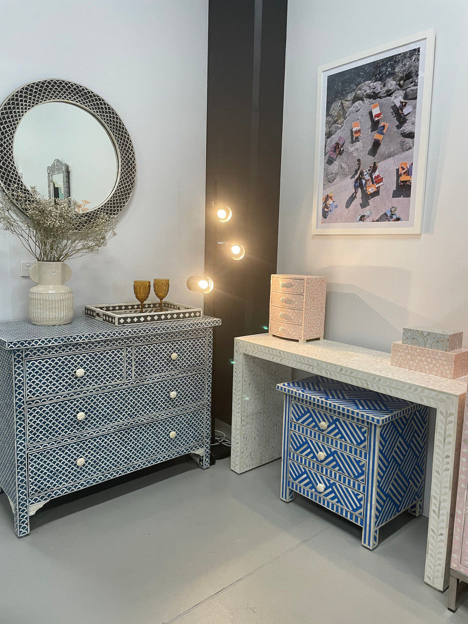 Bone Inlay Round Mirror : Scallop : Black Bone Inlay Round Mirror : Scallop : Black