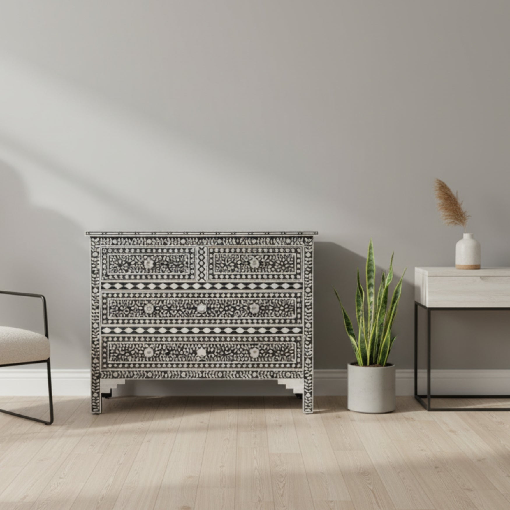 Mother of Pearl Inlay 4 Drawer Chest : Floral : Black