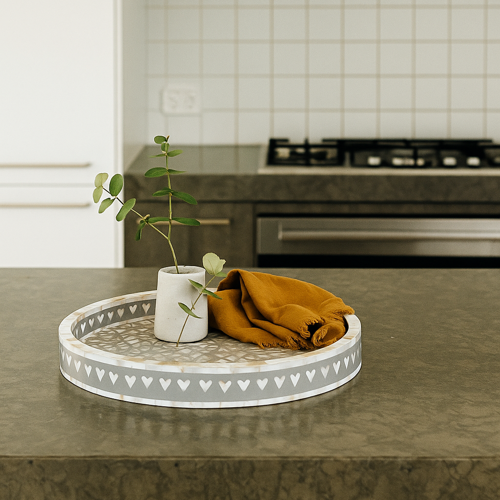 Mother of Pearl Inlay Round Tray : Heart : Grey