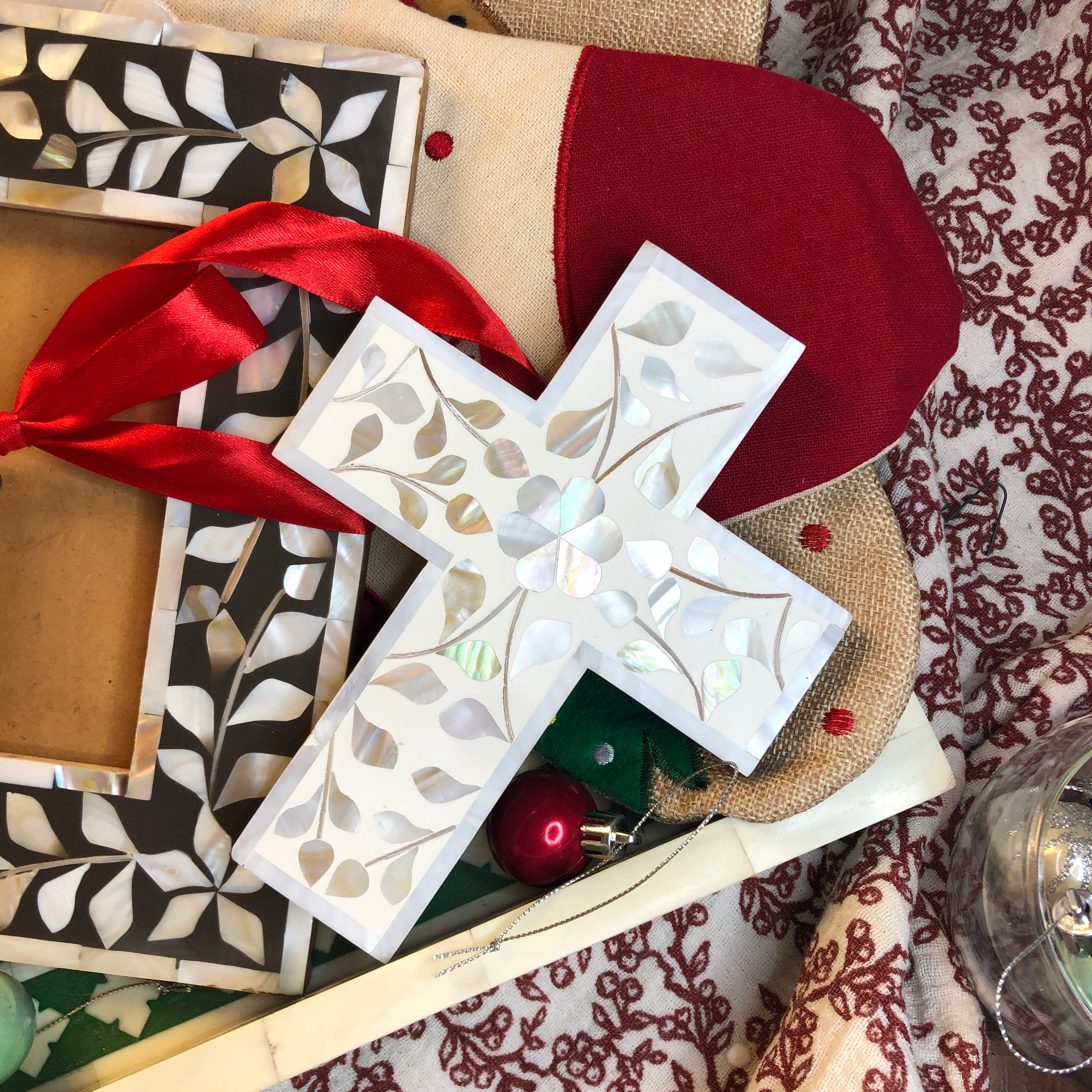 Mother of Pearl Small Cross : Floral : White