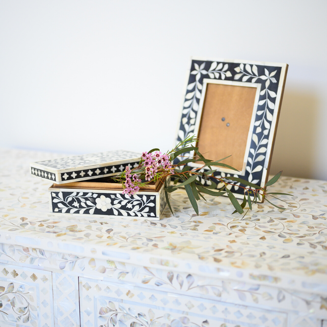 Bone Inlay Picture Frame : Floral : Black