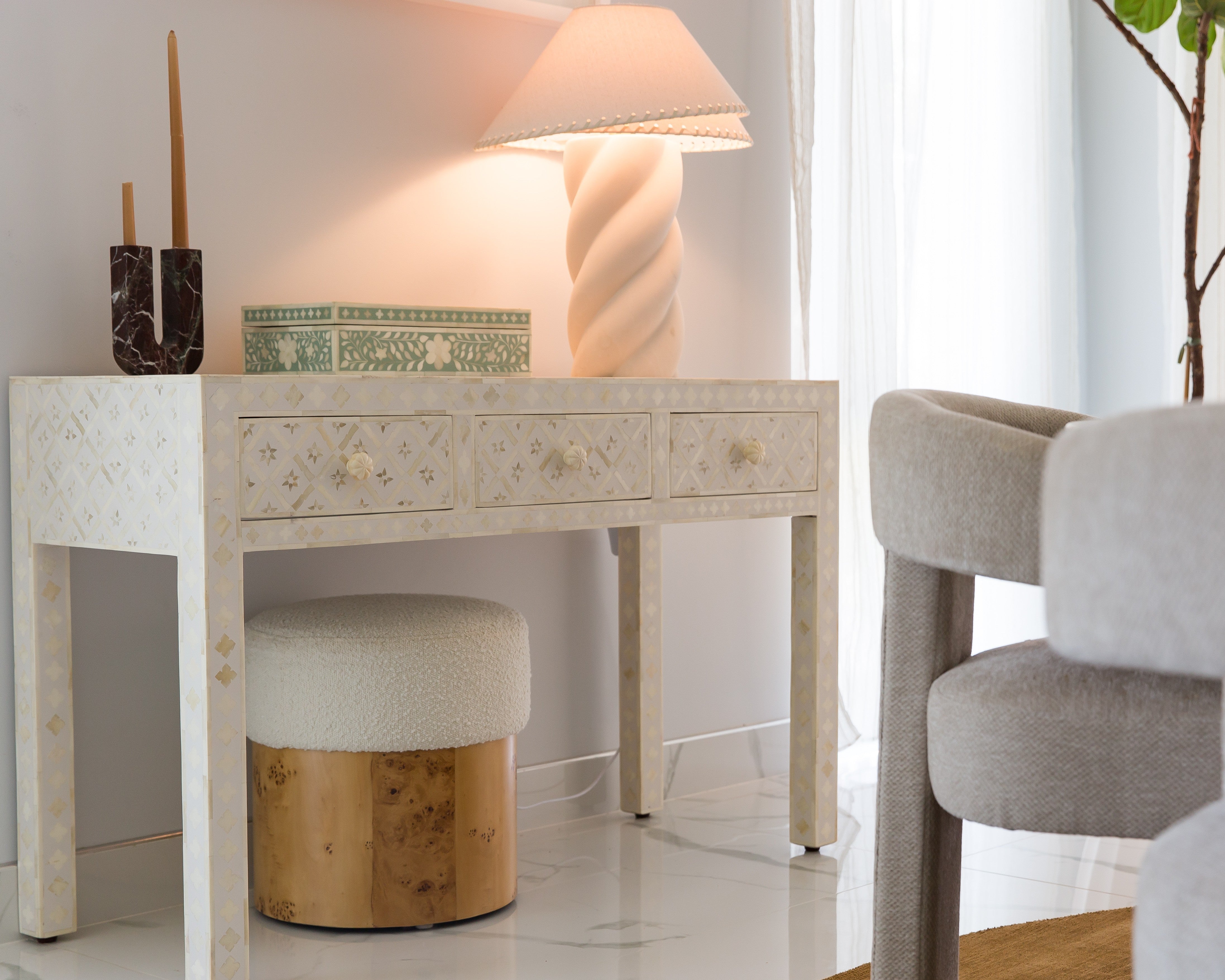 Bone Inlay Console : Ogee : White