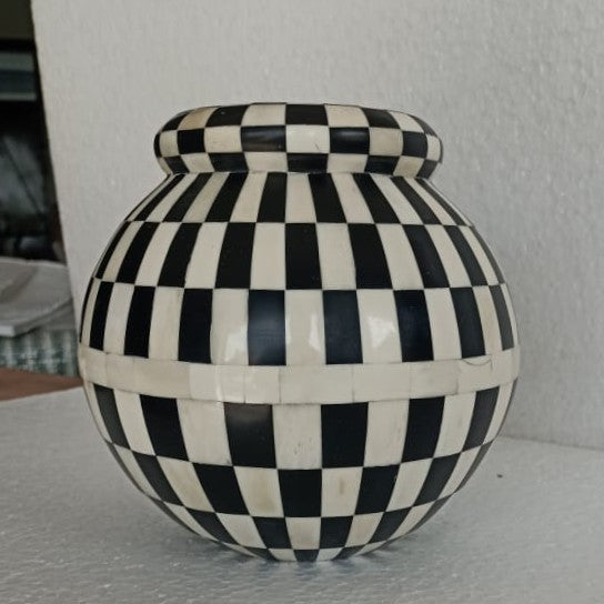 Bone Inlay Vase : Checkered : Black