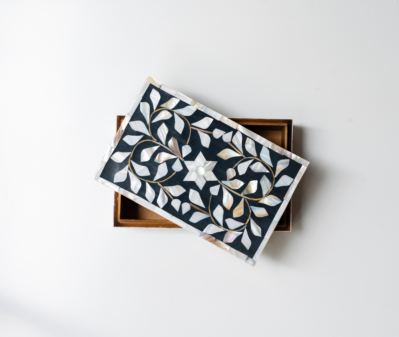 Mother of Pearl Inlay Small Gift Box : Floral : Black