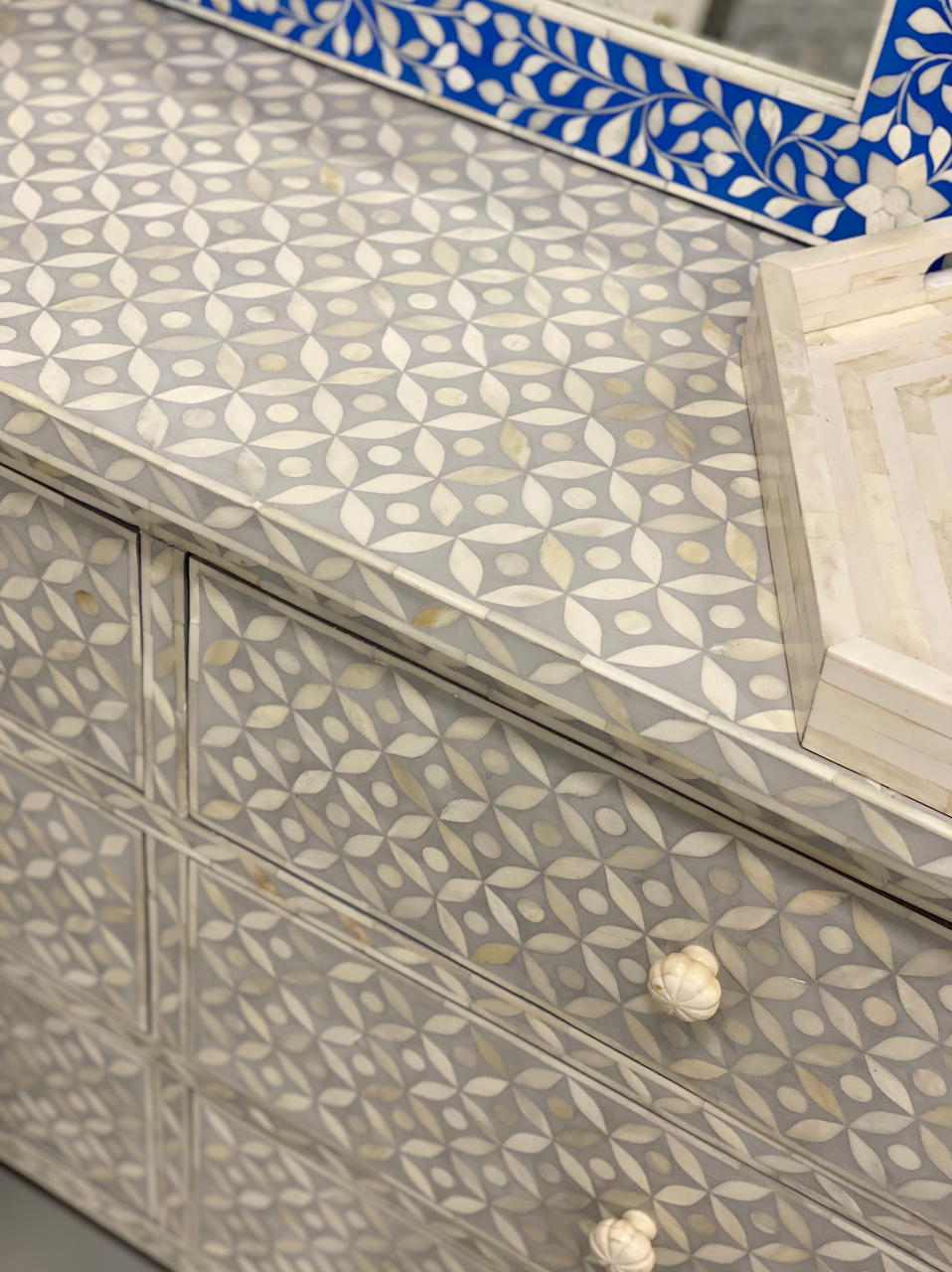 Bone Inlay 6 Drawer Chest : Starburst : Light Grey