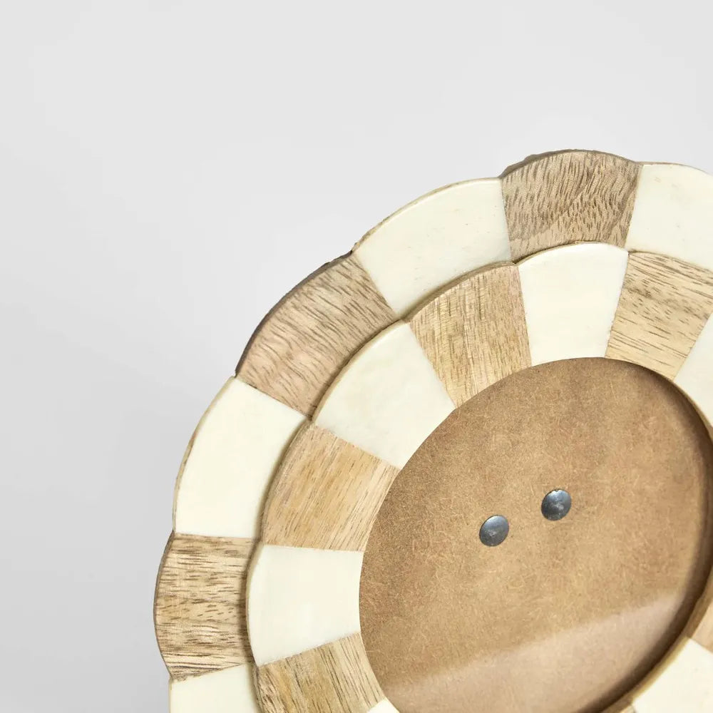 Bone & Timber Inlay Round Photo Frame : Scallop : Natural