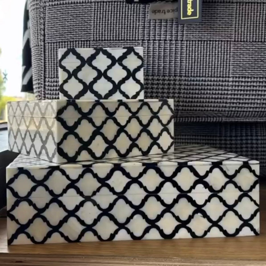 Bone Inlay Box : Reverse Quatrefoil Black