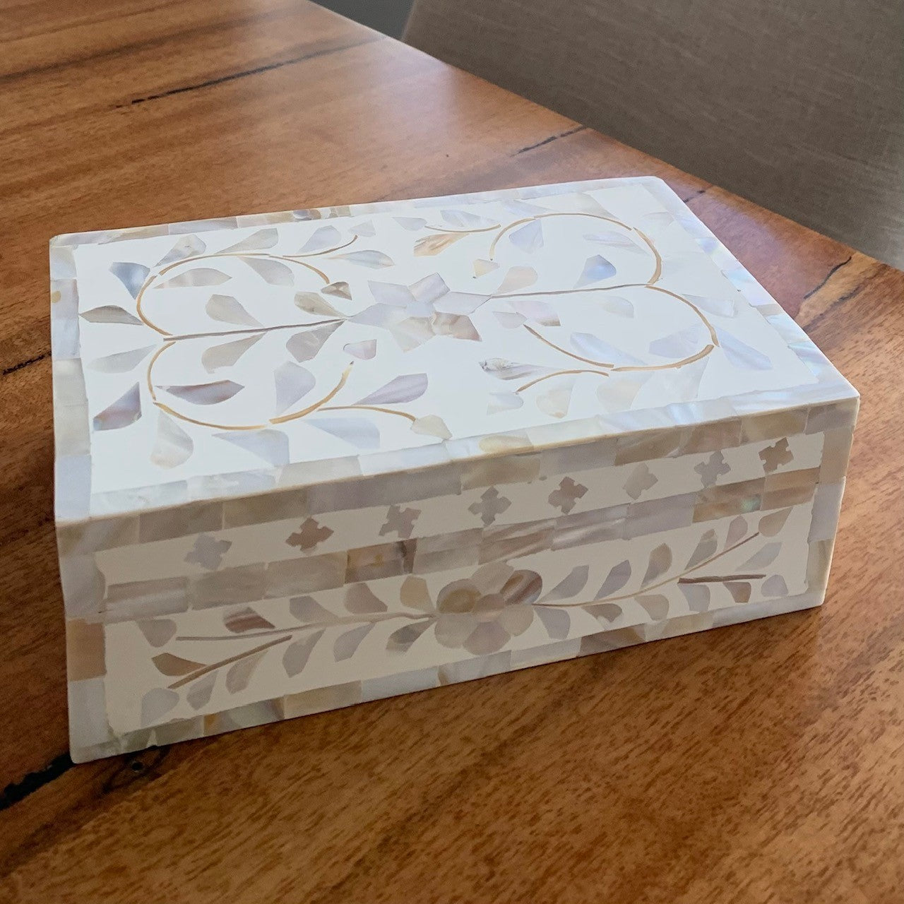 Mother of Pearl Small Gift Box : Floral : White